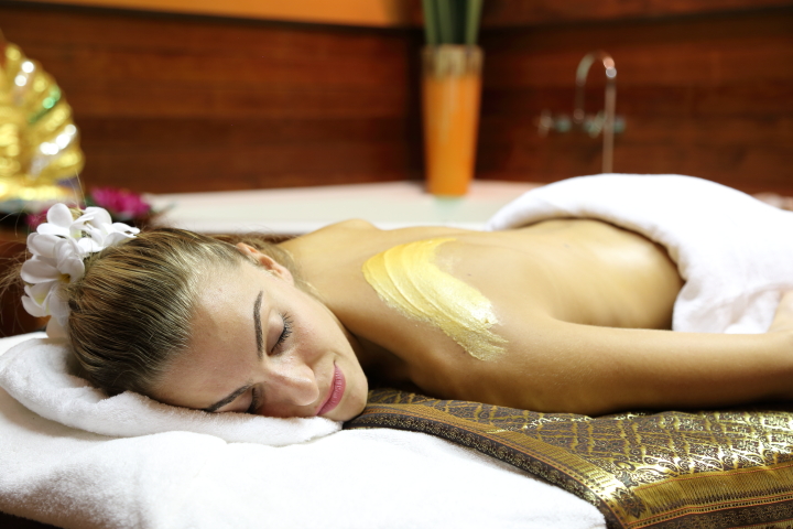 Unwind your physical and emotional stress with a variety pamper packages 75 Mins: Full Body Thai massage, Hot oil, Deep Tissue massage that include a hot stone massage to leave your muscles feeling loose and relax plus Foot reflexology to stimulate the specific points on your lower legs and feet to relieve your tension. Ultimately, a stress relief massage of the head, neck and facial massage to leave you stress free and relaxing.